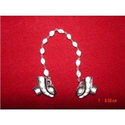 TRIFARI White Cabachon Sweater Guard UNIQUE #989389