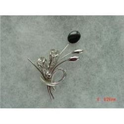 Vintage STAR-ART Sterling  Onyx Brooch #989681