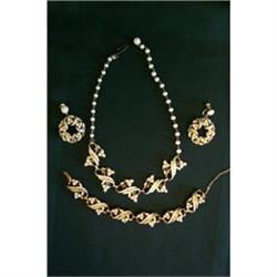 Coro Goldtoned & White Enamel Matching #990054