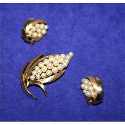 Signed Crown Trifari Brooch & Earrings  #990392