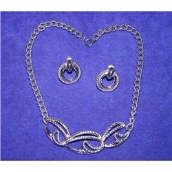 Fabulous Vintage Trifari Necklace & Earrings #990398