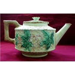 MAJOLICA Teapot BASKETWEAVE Pattern ANTIQUE #990661