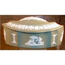 WEDGWOOD Jasperware GREEN Box GREAT Shape #990739