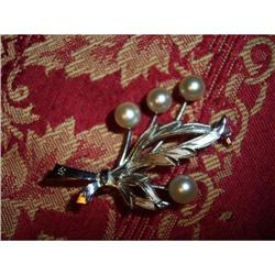 Silver Pin with Cultivated Pearls. #992107