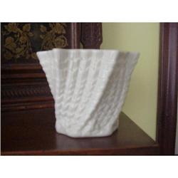 VINTAGE IRISH BELLEEK LARGE VASE #992683