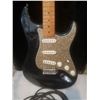 Image 7 : Fender Stratocaster Guitar A