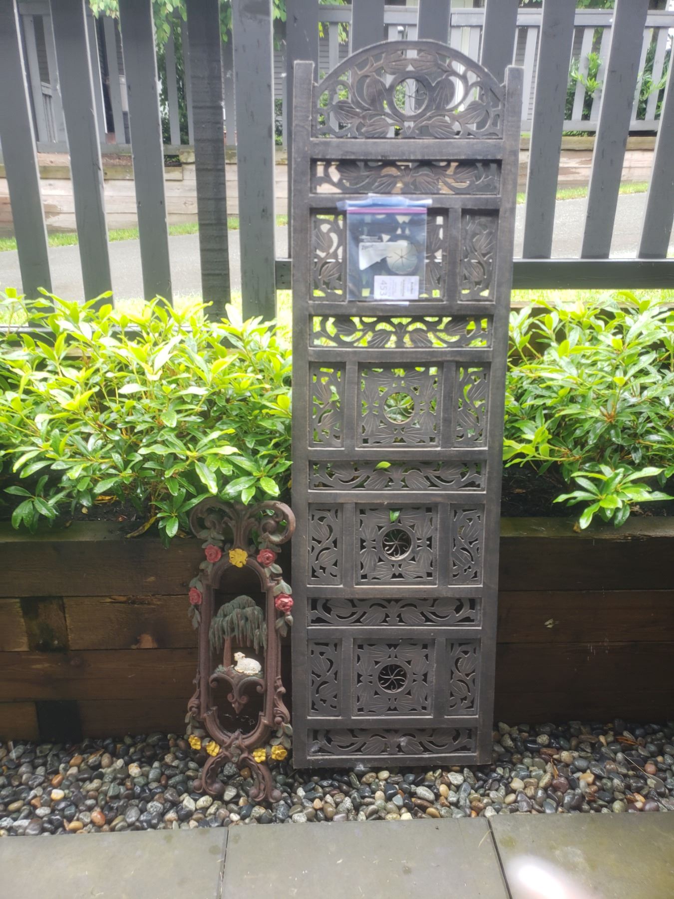 Decorative Wood Garden Screen & Wrought Iron Garden Décor C