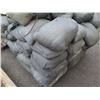 Image 4 : Pallet Multiple Gray Sandbags