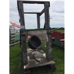 Horse blocking chute, for trimming hooves or handling horses –