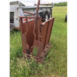 Small calf chute w/ head gate