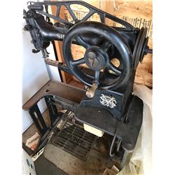 Singer sewing machines for lighter leather and mitts