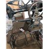 Image 1 : Singer sewing machines for lighter leather and mitts