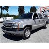 Image 1 : G1 --  2004 CHEVROLET SILVERADO K1500 4X4 , Silver , 307751  KM's