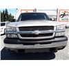 Image 2 : G1 --  2004 CHEVROLET SILVERADO K1500 4X4 , Silver , 307751  KM's