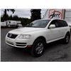 Image 1 : F5 --  2007 VW TOUAREG , White , 194208  KM's