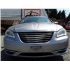 Image 2 : C4 --  2013 CHRYSLER 200 LTD , Silver , 167386  KM's