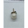 Image 2 : Small Real Pearl Stud Earrings with Gold Posts