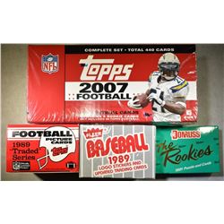 SPORT CARD LOT- BASEBALL AND FOOTBALL