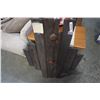Image 2 : VINTAGE LOOKING WOODEN WALL FENSE W/ DOOR KNOBS