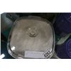 Image 2 : 3 PURPLE CANNISTERS AND BAKE WARE