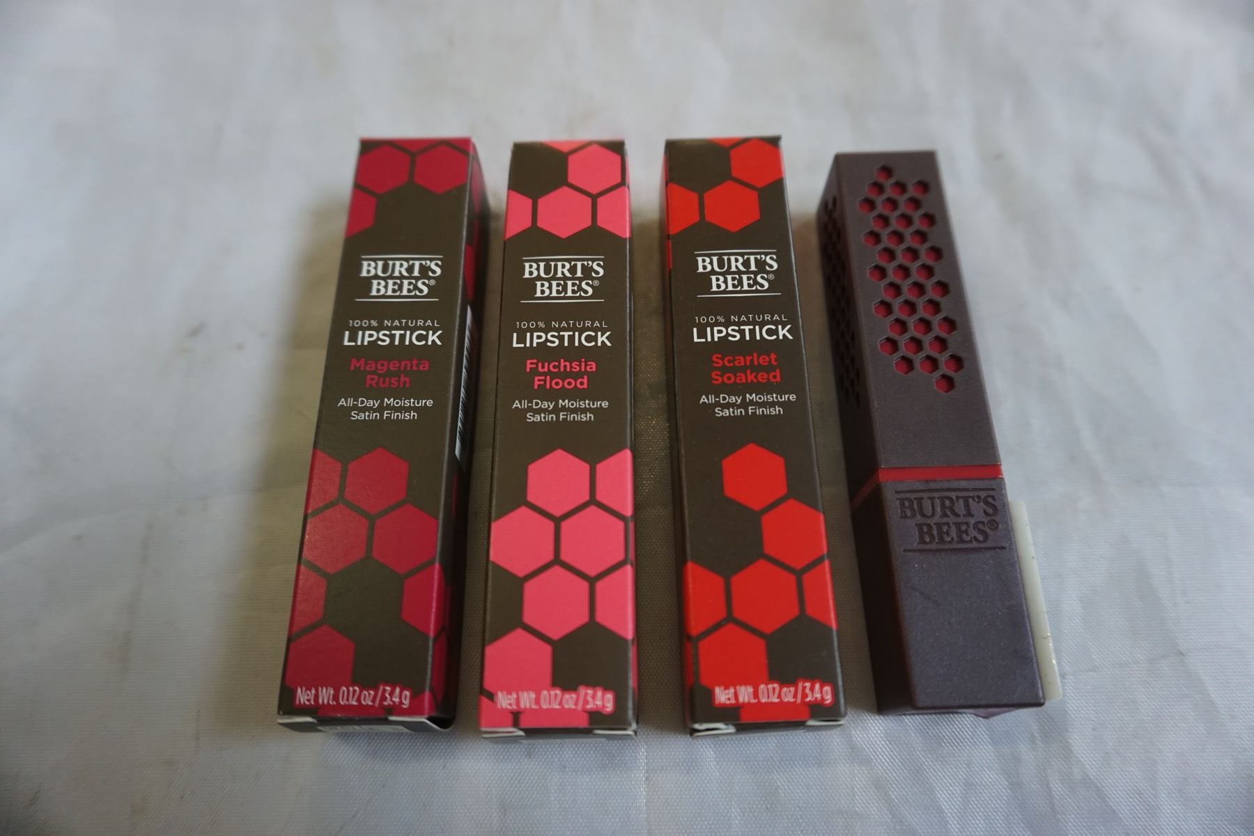 20 BRAND NEW BURTS BEES 100% NATURAL LIPSTICK, RETAIL $219.80 - 5 OF ...