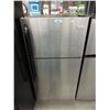 Image 1 : Frigidaire Refrigerator - 29" Wide x 60" Tall