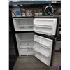 Image 2 : Frigidaire Refrigerator - 29" Wide x 60" Tall