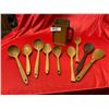 Image 2 : Cool Handmade Holder filled with wooden Utensils