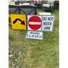 Image 1 : Lot of 4 Road Signs