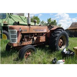 W450 IH Tractor, new battery. Runs good.  Serial # 1693