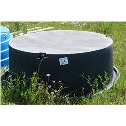 1 Black plastic round water trough