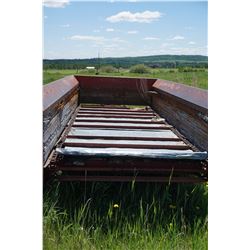 IH Manure spreader (wooden sides) - for parts