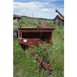 IH Manure spreader.  No chain.