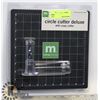 Image 1 : MAKING MEMORIES CIRCLE CUTTER DELUXE WITH CRAZY