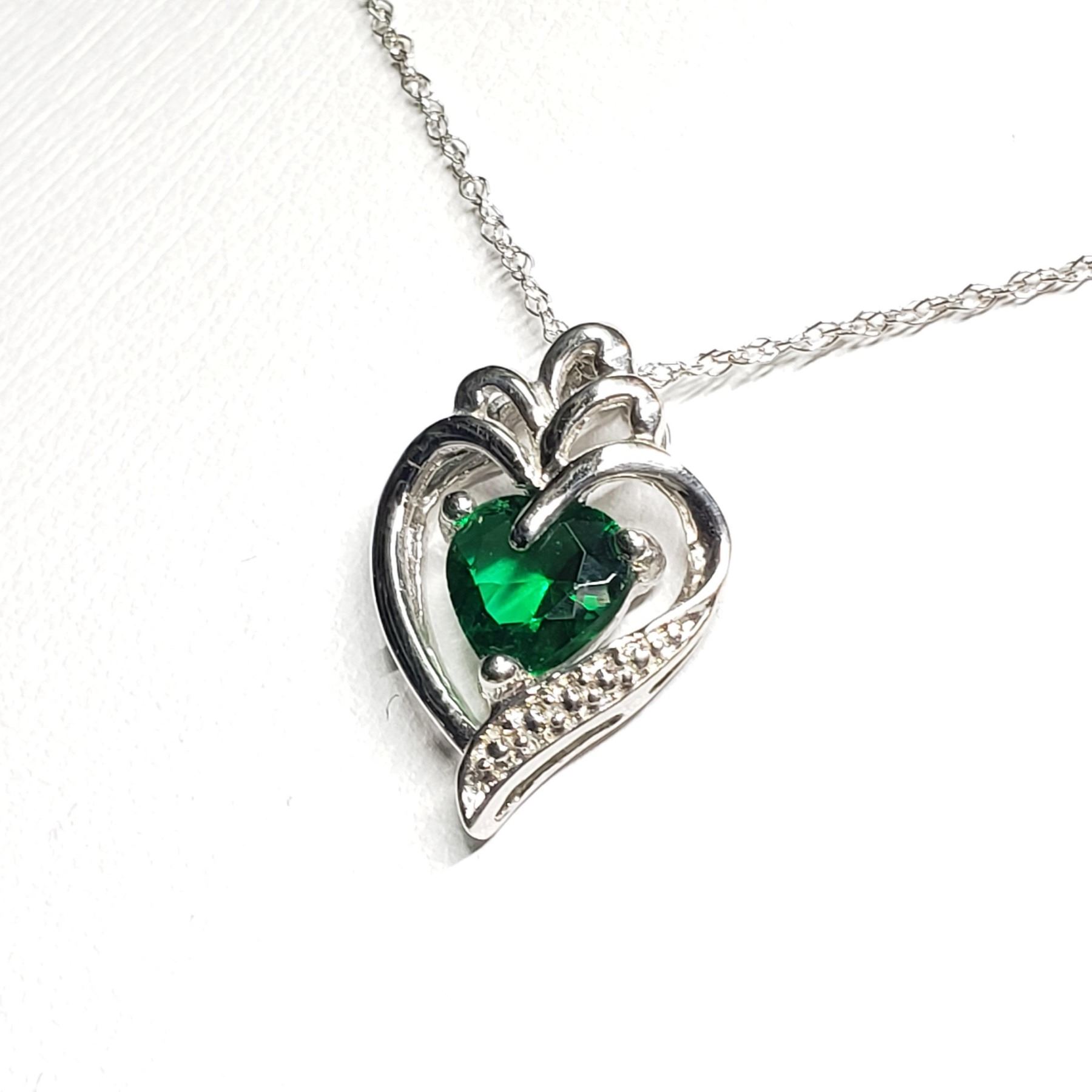 SILVER SIMULATED EMERALD HEART SHAPED PENDANT