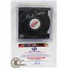 Image 1 : GORDIE HOWE PUCK SIGNED PUCK WITH COA FROM GLOBAL