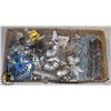 Image 1 : FLAT OF ASSORTED HARDWARE