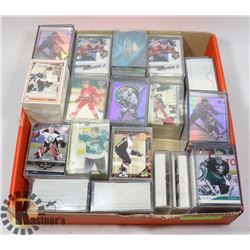 TRAY OF ASSORTED HOCKEY CARDS