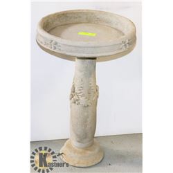 CONCRETE BIRDBATH 16 X 23