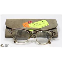 VINTAGE CAT EYE GLASSES WITH CASE