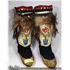 Image 1 : VINTAGE EMBROIDERED MUKLUKS