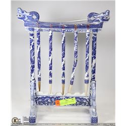 1 SET OF  5 CHINESE CALLIGRAPHY BRUSHES ON A STAND
