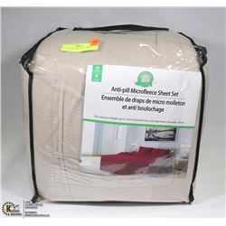 SET OF BEDDINGS FITTED SHEET