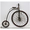Image 1 : FLAT W/  ANTIQUE-STYLE METAL & WOOD BIKE