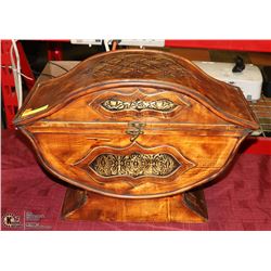 LARGE DECORATIVE WOOD STORAGE CHEST