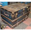 Image 2 : ANTIQUE OAK BOUND STEAMER TRUNK