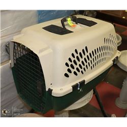 DOG CRATE / KENNEL, 16 X 22 X 17