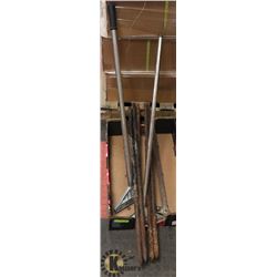 BOX WITH 2 FLOOR SCRAPERS