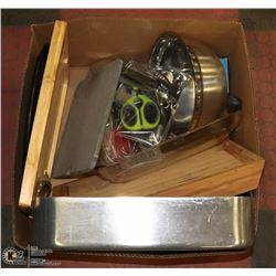 BOX W/ 3-PC BAMBOO WOOD CUTTING BOARD