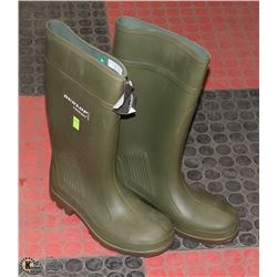 PAIR OF DUNLOP PUROFORT RUBBER STEEL TOED BOOTS